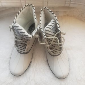 Brand new womans sperry saltwater duck booties in white, size 8.